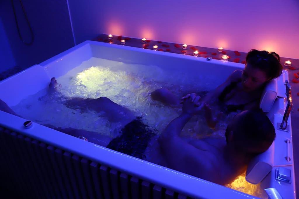 Love Room Unique - Sauna / Jacuzzi Charleville-Mézières Eksteriør bilde